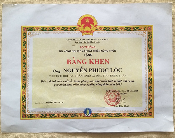 Bộ Trưởng Bộ Nông Nghiệp Và Phát Triển Nông Thôn tặng bằng khen cho thành tích xuất sắc trong phong trào phát triển kinh tế sinh vật cảnh, góp phần phát triển nông nghiệp, nông thôn năm 2015